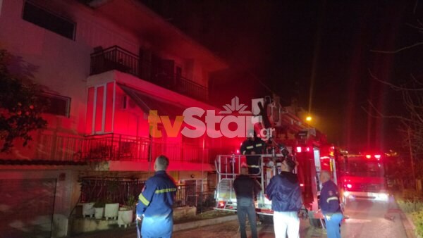 Φωτιά σε σπίτι στη Λαμία. (φωτο video)