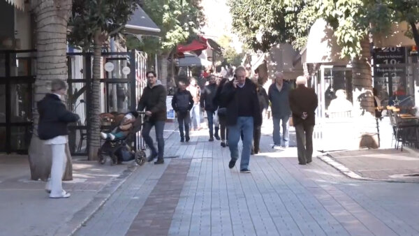Βόλτα και ψώνια στη Λαμία με ανοιχτά τα καταστήματα- Τι λένε κάτοικοι και επισκέπτες για την τοπική αγορά (video)