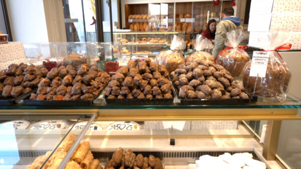 Μετρημένες οι αγορές στα γλυκίσματα των Χριστουγέννων – Ετοιμάζονται οι Βασιλόπιτες…