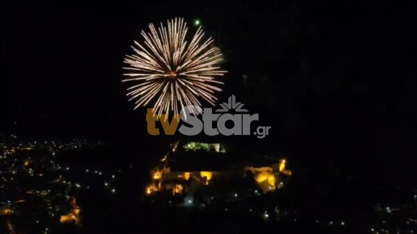Η Λαμία  γιορτάζει και υποδέχθηκε με πυροτεχνήματα το 2026. (video)