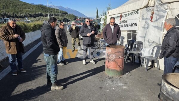 Πρωτοχρονιά στο μπλόκο του Μπράλου. Σε αναμονή βρίσκονται οι αγρότες. (video)