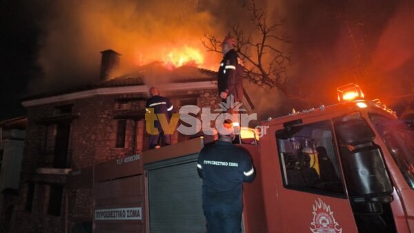 Κάηκε σπίτι στην Αράχωβα. Η φωτιά επεκτάθηκε και σε διπλανό οίκημα. (φωτο video)