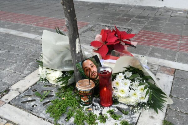 Παραδόθηκαν οι τρεις από τους εννέα που κατηγορούνται για τον θανάσιμο ξυλοδαρμό του 30χρονου στην Πάτρα