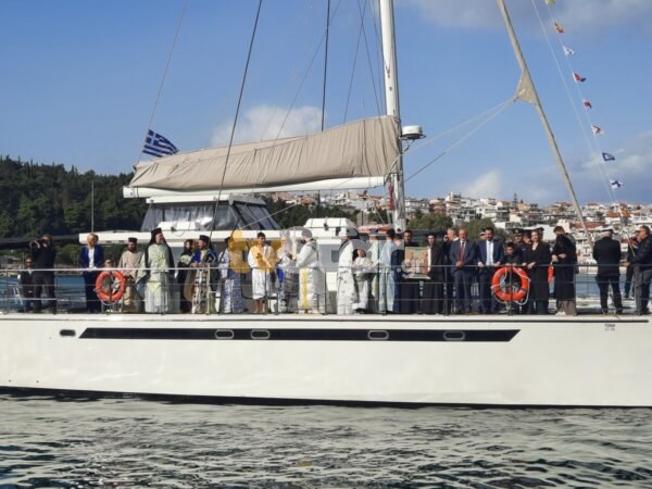 Χαλκίδα: Πλήθος κόσμου τίμησε τη φανέρωση της Αγίας Τριάδας