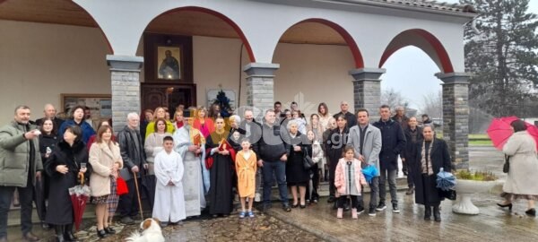 Στο σιντριβάνι η ρίψη του Τιμίου Σταυρού στο Δενδροχώρι Τρικάλων (video)