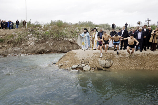 Τα Θεοφάνια στον δήμο Λαμιέων. Στον Γοργοπόταμο ο καθαγιασμός των υδάτων. (φωτο video)