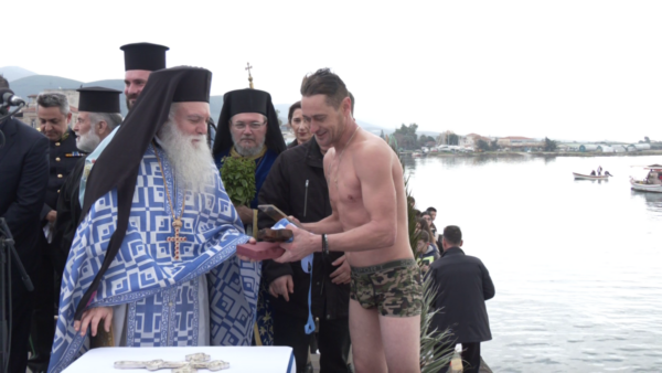 Ο αγιασμός των υδάτων στη Στυλίδα. (video)