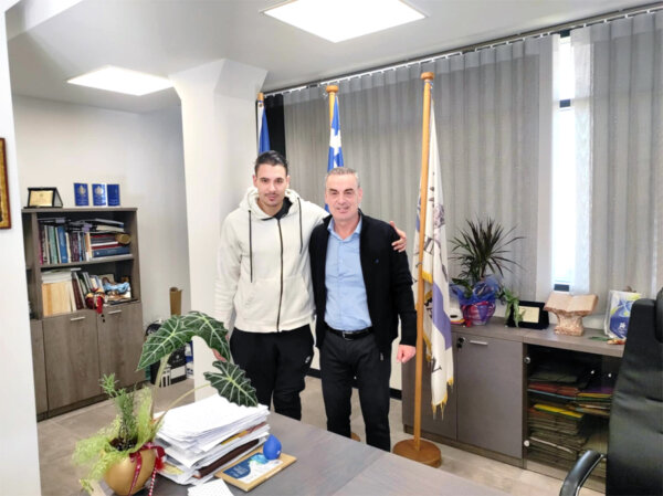 Με το Δήμαρχο Λεβαδέων συναντήθηκε ο Κωνσταντίνος Τουρκοχωρίτης, που κατέκτησε χάλκινο μετάλλιο στο Παγκόσμιο Πρωτάθλημα Παραστίβου στην Ινδία