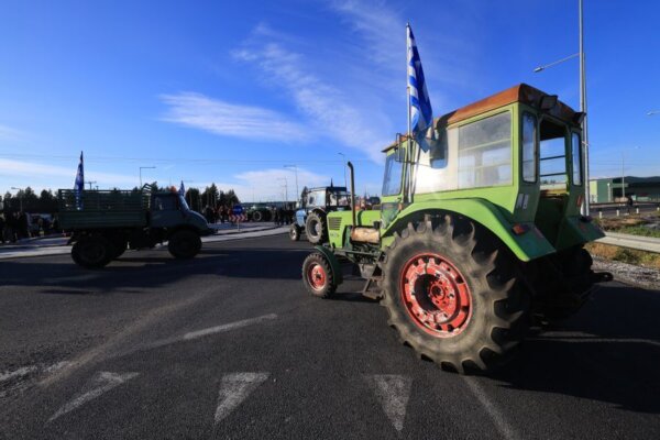 Κάθοδο των αγροτών με τρακτέρ στην Αθήνα προτείνει στην Πανελλαδική το μπλόκο της Νίκαιας