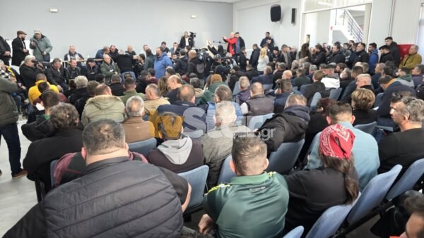 Νέο κάλεσμα του πρωθυπουργού για συνάντηση με αγρότες. Σε εξέλιξη η σύσκεψη της Πανελλαδικής Επιτροπής στον Παλαμά. (φωτο video)