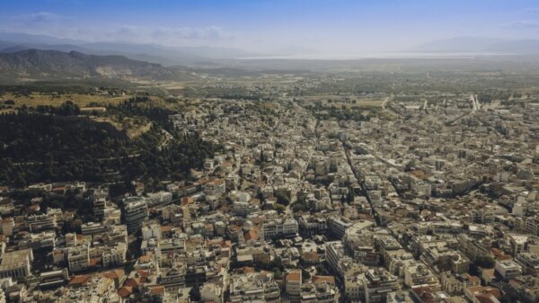 Κλιμακώνεται η ένταση στη Μέση Ανατολή- Ανησυχία σε πολίτες και επαγγελματίες της Λαμίας για τις επιπτώσεις (video)