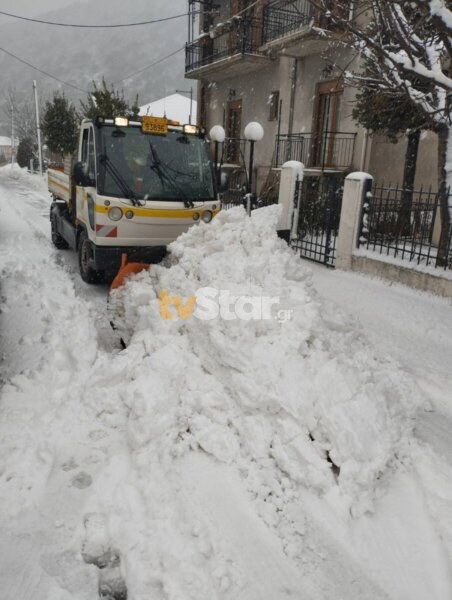 Χιόνι όπως παλιά στο Καρπενήσι, το έστρωσε παντού  (εικόνες και video)