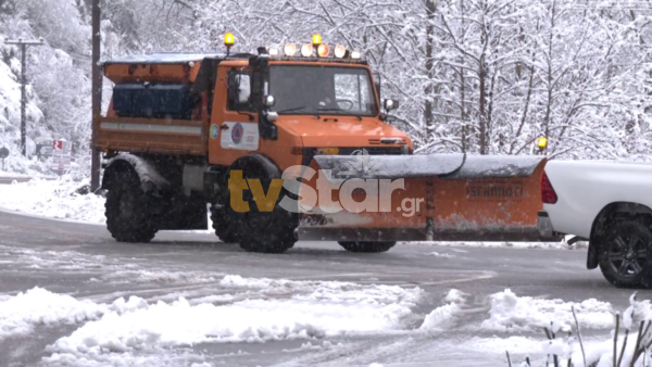 Συνεχίζεται ο αποχιονισμός των χωριών στη Φθιώτιδα