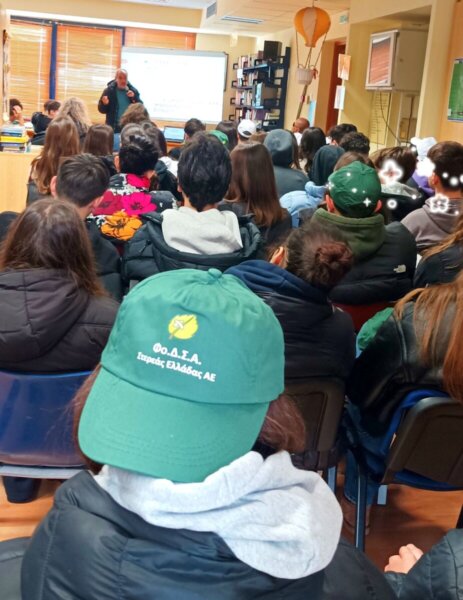 Οι μαθητές του 1ου ΓΕΛ Χαλκίδας μαθαίνουν παίζοντας και δρουν ανακυκλώνοντας (φωτο)