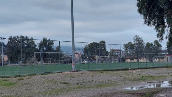 Αποκαταστάθηκε πλήρως η περίφραξη στο γήπεδο ποδοσφαίρου του Πάρκου Λαού (ΦΩΤΟ)