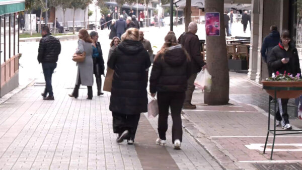 Κυριακή με ανοιχτά καταστήματα- Αγορές και βόλτα στο κέντρο της Λαμίας (video)