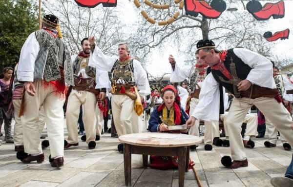 Ο Βλάχικος Γάμος της Θήβας αναβιώνει κι φέτος τις Απόκριες