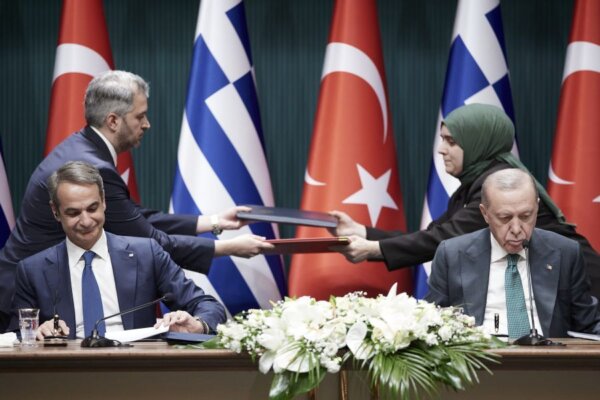 Τα 7 κείμενα που υπέγραψαν Αθήνα και Άγκυρα στο πλαίσιο του 6ου Ανώτατου Συμβουλίου Συνεργασίας