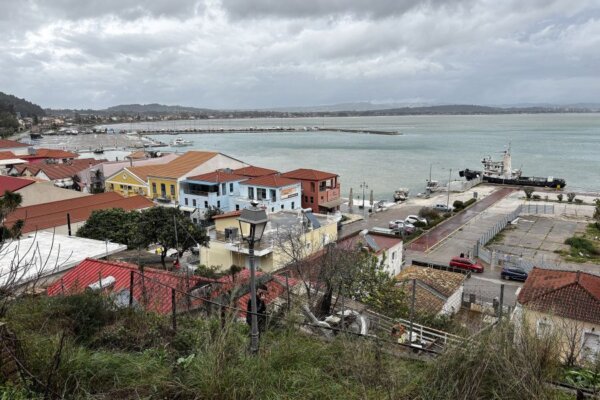 Κατάκολο: Εκκενώθηκαν 10 κατοικίες μετά από κατολίσθηση