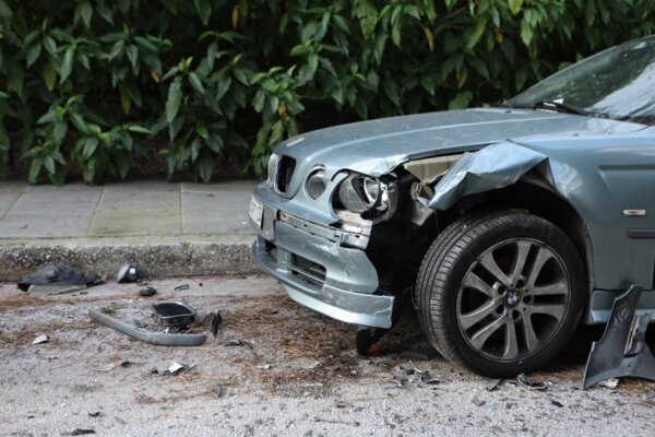 Ποινική δίωξη για δύο πλημμελήματα σε βάρος της 36χρονης τραγουδίστριας που έπεσε σε σταθμευμένα ΙΧ στο Κολωνάκι