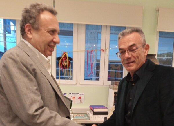 Συνάντηση με τον συγγραφέα Χρήστο Χωμενίδη στη Λέσχη Ανάγνωσης της Δημοτικής Βιβλιοθήκης Θήβας (ΦΩΤΟ)