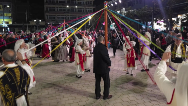 Γαϊτανάκια και παραδοσιακό γλέντι στο κέντρο της Λαμίας (video)