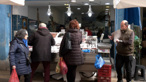 «Φωτιά» το Σαρακοστιανό Τραπέζι στη Λαμία: Μεταξύ Παράδοσης και Ακρίβειας- Τι λένε οι πολίτες (video)