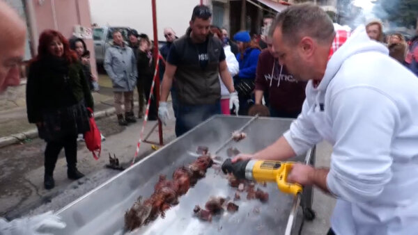 Αμφίκλεια: Κοντοσούβλι για ρεκόρ γκίνες μήκους 130μέτρων (video)