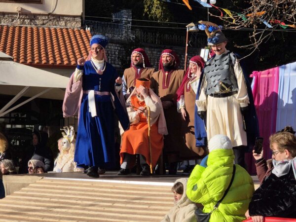 Ο Πανάρετος αναβιώνει στο Καρπενήσι- Ένα αποκριάτικο ταξίδι παράδοσης (video)