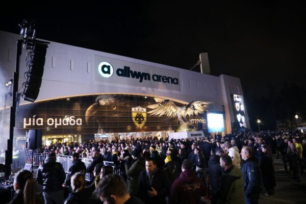 Τραγωδία: 23χρονος οπαδός της ΑΕΚ ακρωτηριάστηκε από φωτοβολίδα στους πανηγυρισμούς έξω από το γήπεδό της