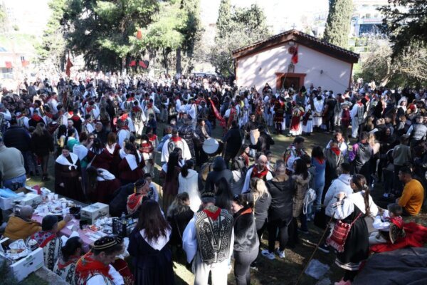 Κορυφώθηκε το έθιμο του Βλάχικου Γάμου στη Θήβα (photo+video)