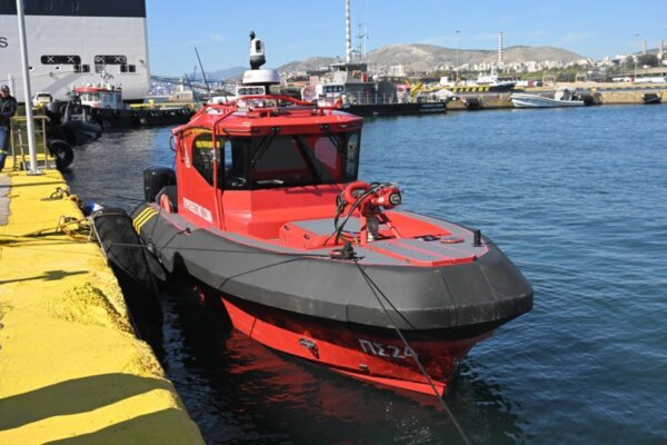 Πέντε σύγχρονα ταχύπλοα σκάφη παρέλαβε το Πυροσβεστικό Σώμα