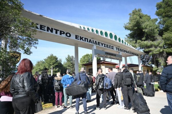 Η κατάταξη της πρώτης ΕΣΣΟ της νέας στρατιωτικής θητείας σε Αυλώνα και Θήβα (photo)