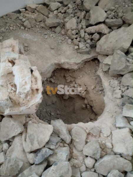 Απίστευτο: Έσπασαν την Αγία Τράπεζα και έσκαψαν για να βρουν λίρες