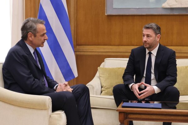 Μητσοτάκης σε Ανδρουλάκη: Η διπλωματία μας και οι Ένοπλες Δυνάμεις τίθενται στην υπηρεσία του οικουμενικού ελληνισμού