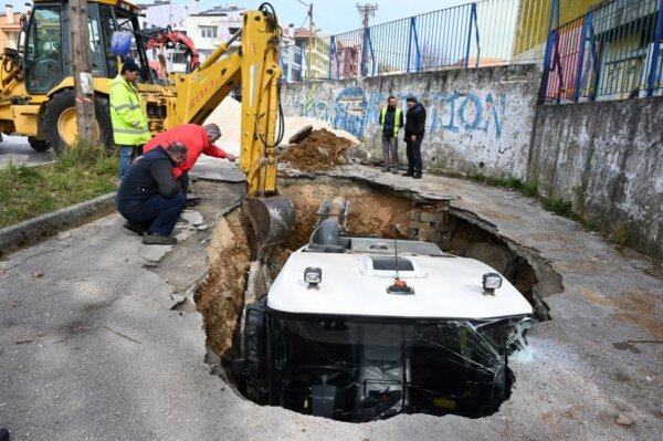 Ιωάννινα: Μεγάλη καθίζηση «κατάπιε» όχημα καθαριότητας του δήμου