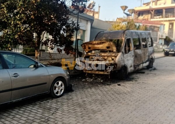 Φωτιά σε αυτοκίνητο στα Οινόφυτα. Ανοιχτό το ενδεχόμενο του εμπρησμού.(photo)