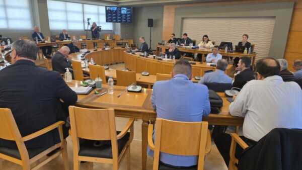 Φ. Σπανός: ¨Παραγωγική χρονιά το 2025¨. Σκληρή κριτική από την μειοψηφία. (video)