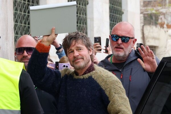 Ο Μπραντ Πιτ αποθεώθηκε από τους θαυμαστές του στην πλατεία Κοτζιά