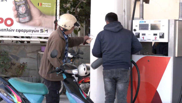 Εκτίναξη των τιμών σε πετρέλαιο και βενζίνη- Προβληματισμένοι οι Λαμιώτες (video)