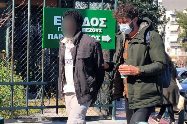 Προφυλακιστέος ο Σουδανός που είχε χειροβομβίδες έξω από τη ΓΑΔΑ