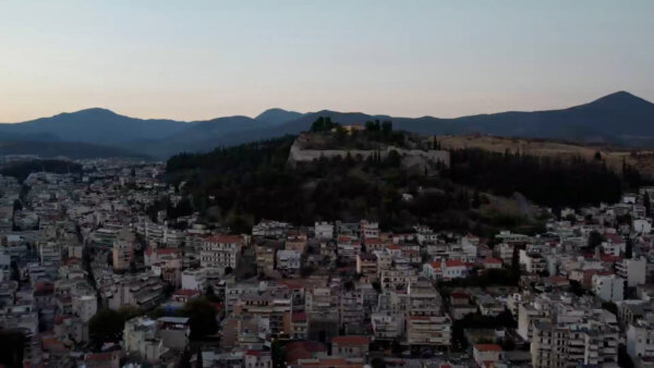 “Ναι” στο δημόσιο πανεπιστήμιο – Επιφυλακτικοί οι πολίτες για ιδιωτικό στη Λαμία (video)