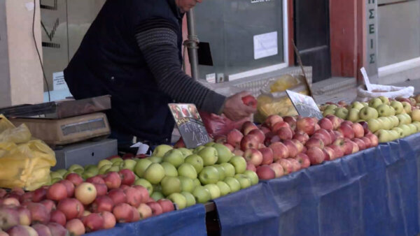 Ανατιμήσεις σε τρόφιμα και καύσιμα – Σφυγμός από την λαϊκή αγορά Λαμίας (video)
