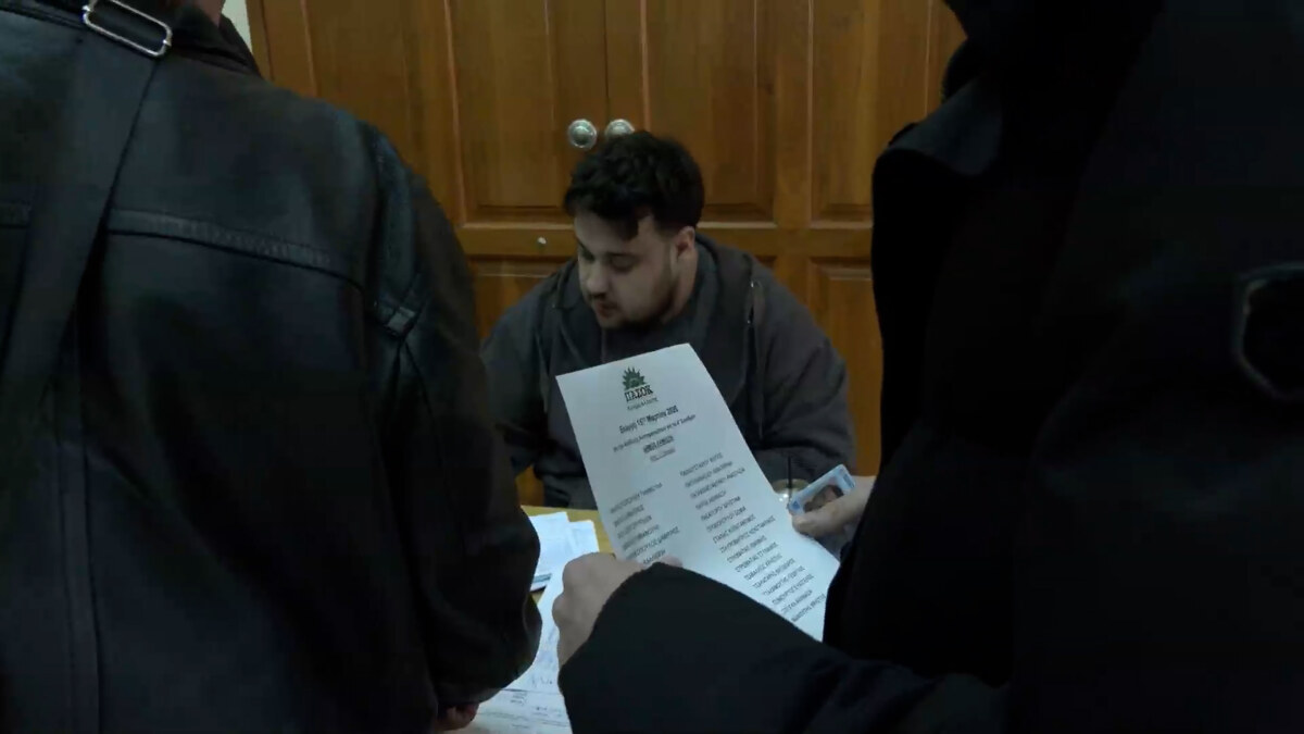 Μεγάλη συμμετοχή στις εσωκομματικές κάλπες του ΠΑΣΟΚ στη Λαμία (video)