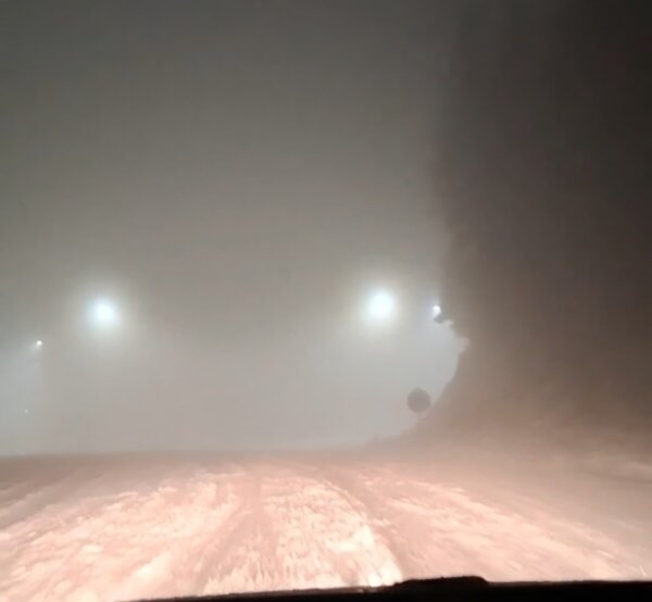 Χιονίζει στη Δυτική Φθιώτιδα. Έπιασαν δουλειά τα εκχιονιστικά. (video)