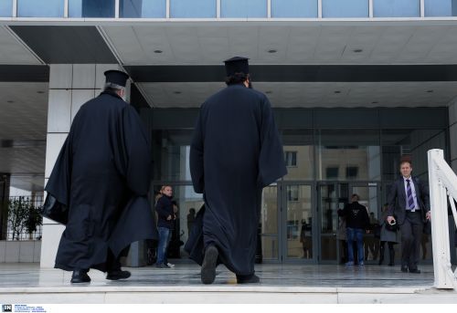 Θεσσαλονίκη: Ποινές κάθειρξης 12,5 ετών σε αρχιμανδρίτη και πρώην ιερέα για απάτη άνω του 1,5 εκατ. ευρώ που κατήγγειλαν πιστοί