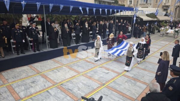 Τίμησαν την επέτειο της 25ης Μαρτίου 1821 στη Λαμία. Η έκπληξη της φιλαρμονικής στους επισήμους. (video)