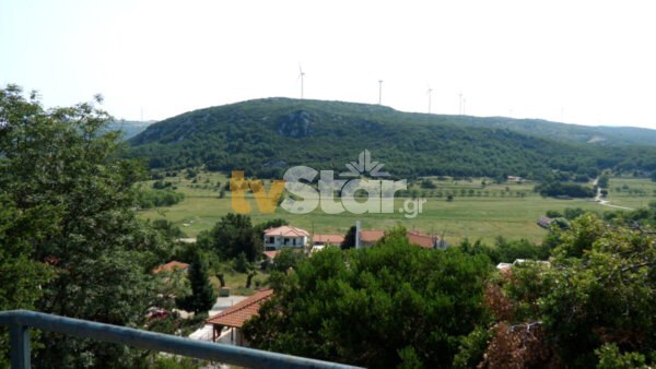 Βολές για αντιφατική τακτική από το δήμο Λεβαδέων με τις εταιρείες ΑΠΕ . Τι απαντά ο δήμαρχος Λεβαδέων.(video)