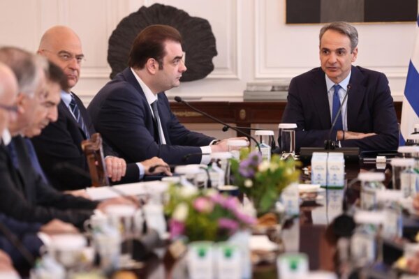 Κατώτατο μισθό στα 920 ευρώ ανακοίνωσε ο Κυριάκος Μητσοτάκης