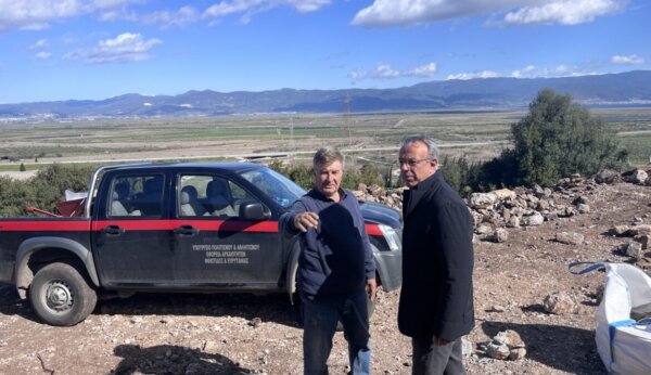 Ο Χρ. Σταϊκούρας στο έργο της αποκατάστασης και στερέωσης του τείχους των Φωκέων